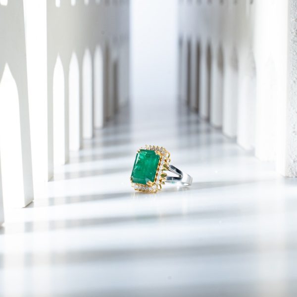 Classic emerald ring
