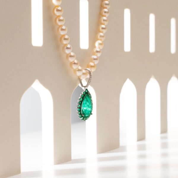 Pearl and emerald necklace